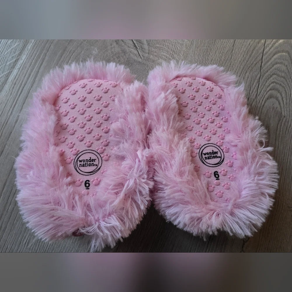 Wonder Nation Pink Fuzzy Claw Slippers